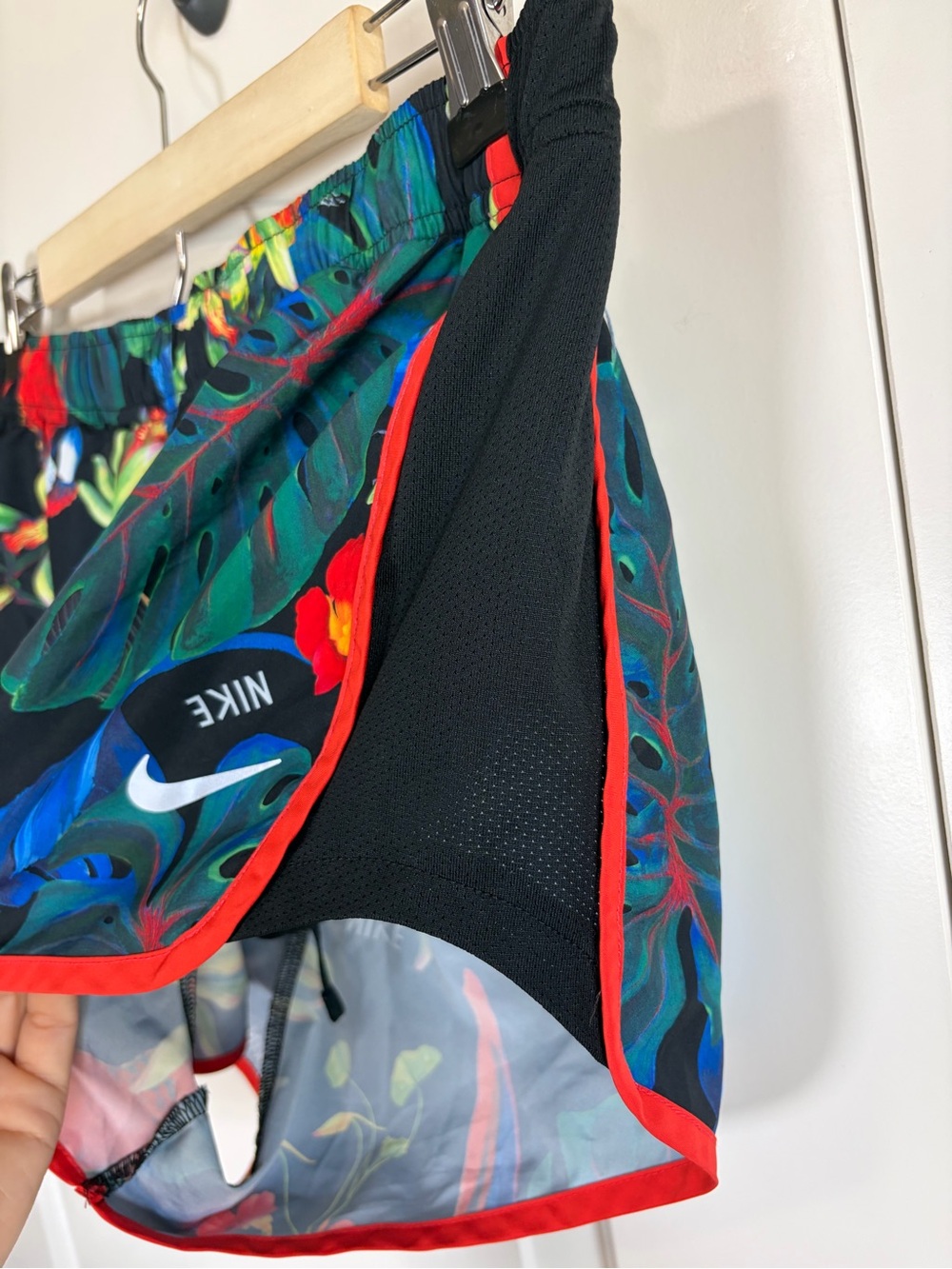 Nike Dri-Fit Tempo Tropical Plant Floral Peacock Athletic Running Shorts Black - Picture 3 of 8